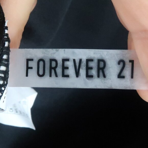 FOREVER 21 BLACK LONG SLEEVE ZIP UP BODYSUIT WITH BACK CUT OUT SIZE MEDIUM NWOT - Picture 2 of 7